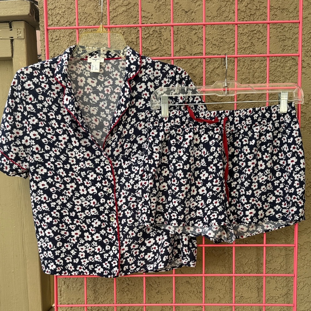 Vintage Forever 21 White /Blue and Red Floral Pajama’s Set